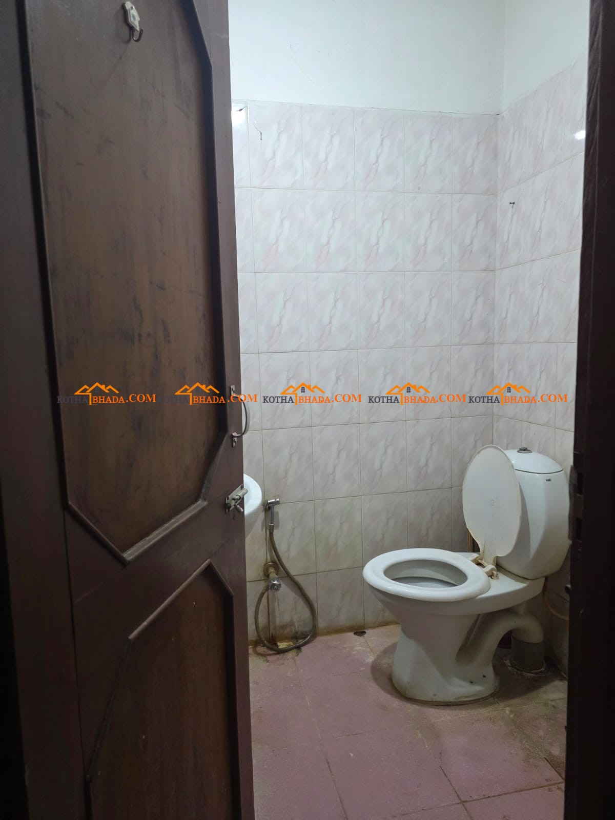 SIngle room available for rent in 2BHK flat (shared)